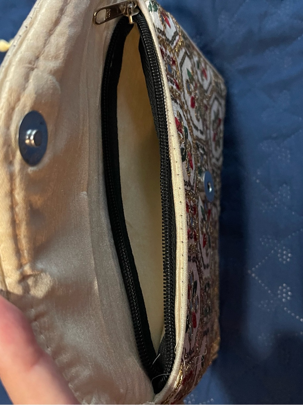 Ethnic Indian Wear Gold & Cream Floral Embroidered Sequin Clutch and Cross Body - Picture 3 of 6